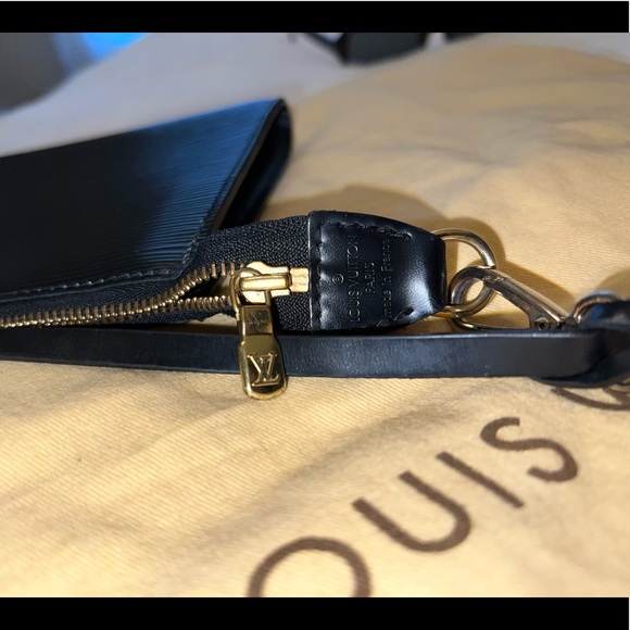 Louis Vuitton Epi Pochette - Picture 7 of 13